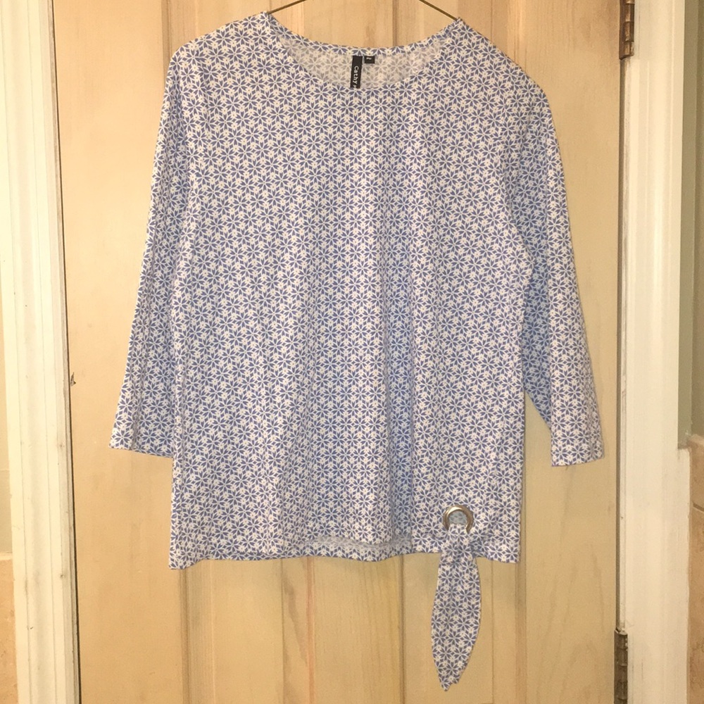 CATHY PETITE 3/4 SLEEVE PRINT TOP W/ TIE DETAIL